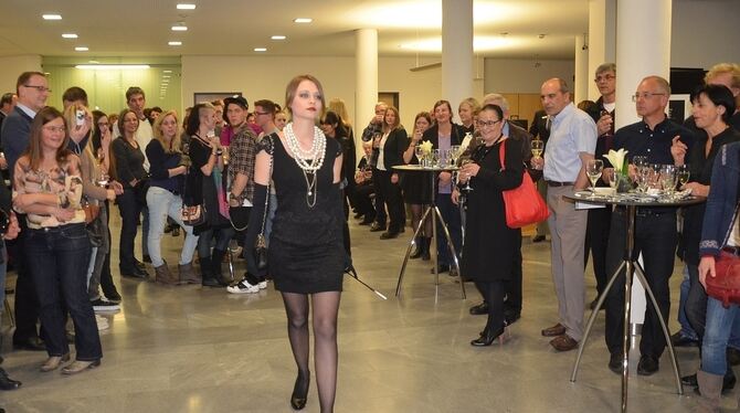 Noelle Sommer, die hier modelt, ist bereits fertig ausgebildete Designerin. FOTO: SANDER Noelle Sommer, die hier modelt, ist bereits fertig ausgebildete Designerin. FOTO: SANDER