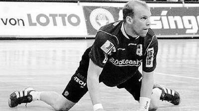 Bekam ein Lob vom Trainer: VfL-Kreisläufer Axel Kromer.
FOTO: NIETHAMMER