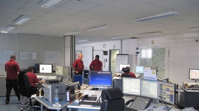 Umzug abgeschlossen: Die Interimsleitstelle in der Reutlinger Feuerwache hat den Betrieb aufgenommen. FOTO: FW