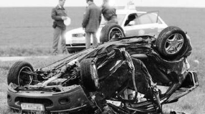 Entgegen dem Landestrend kamen im Landkreis Reutlingen im Jahr 2004 wieder mehr Menschen ums Leben.
FOTO: DPA Entgegen dem Landestrend kamen im Landkreis Reutlingen im Jahr 2004 wieder mehr Menschen ums Leben.
FOTO: DPA