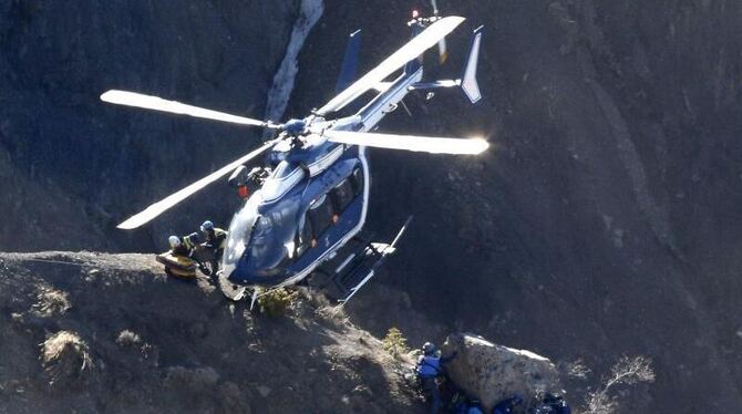 Bisher sind die Ermittler und Bergungskräfte auf Hubschrauber angewiesen um in das unwegige Gebiet zu gelangen. Foto: Yoan Va