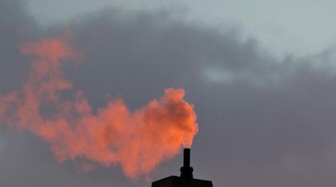 Die CO2-Emissionen in Deutschland sind deutlich zurückgegangen. Foto: Daniel Karmann/Archiv