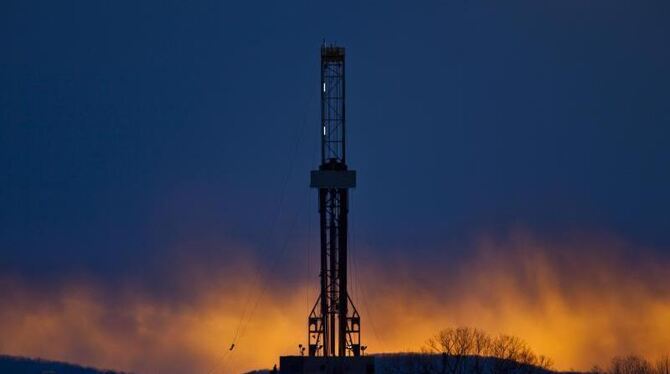Der Bohrturm einer Ölförderplattform in Pennsylvania, die nach dem Prinzip des »Fracking« arbeitet. Foto: Jim Lo Scalzo