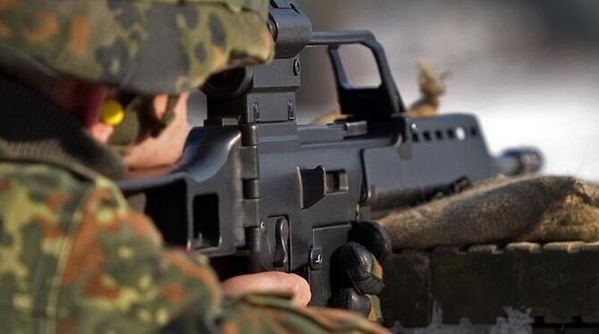 Ein Soldat während einer Schießübung mit einem Gewehr G36. Die Bundeswehr hat massive Probleme bei der Treffsicherheit ihres