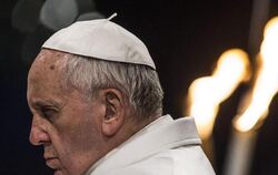 Papst Franziskus verkündet die Osterbotschaft und erteilt den Segen «Urbi et Orbi». Foto: Angelo Carconi