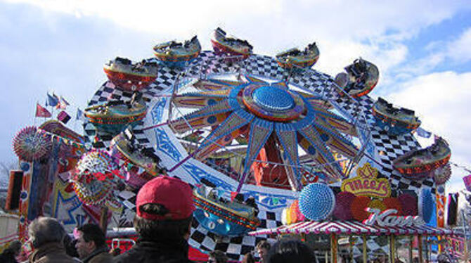 Noch bis Sonntag, 20. März, geht's auf den Bösmannsäckern rund. Mit dem Frühlingsfest kam der Frühling nach Reutlingen.
GEA-FOTO: ZENKE