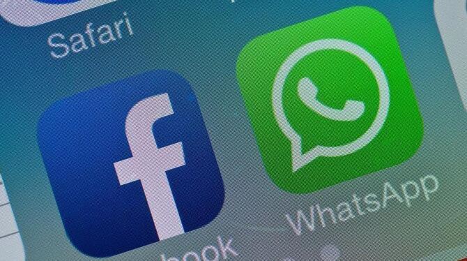 Facebook hatte WhatsApp vor einem Jahr gekauft, aber betont, dass der Dienst eigenständig bleiben soll. Foto: Patrick Pleul