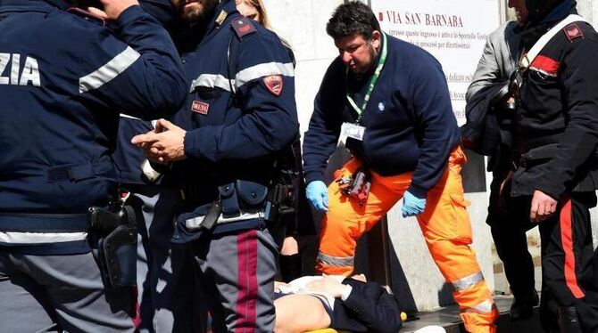 Drei Menschen wurden in Mailand in einem Gerichtsgebäude erschossen. Foto: Daniel Dal Zennaro Drei Menschen wurden in Mailand in einem Gerichtsgebäude erschossen. Foto: Daniel Dal Zennaro