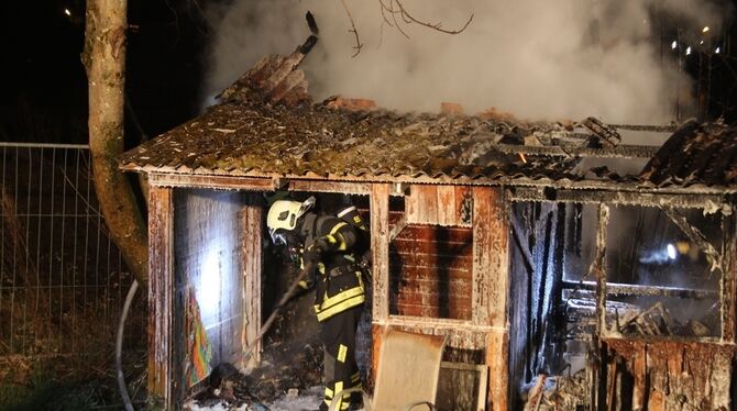 Die Holzhütte wurde bei dem Brand komplett zerstört. Foto: 7aktuell.de/Lukas Felder