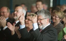 Eberhard und Heidemarie Wolf sind begeistert von den launigen wie hintergründigen Worten an die Abschiedsgemeinde von Pfarrer Wo