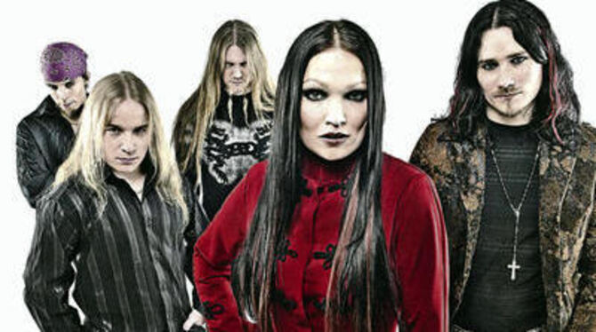 »Mein liebendes Herz hat sich in der Dunkelheit verirrt, und für Hoffnung würde ich alles geben«, jammert Tarja Turunen im Single-Hit »Nemo« von Nightwish.
FOTO: PR