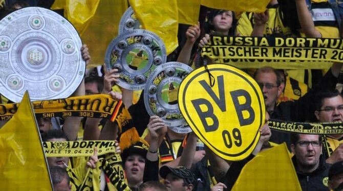 Schwarz-Gelb im Freudentaumel: Die Dortmunder Fans feiern am 14. Mai 2011 den Meistertitel für ihre Mannschaft. Foto: Bernd T