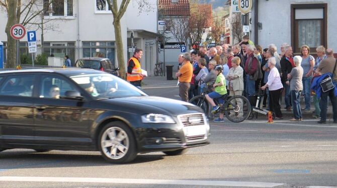 Kreisverkehr oder Doppel-T: Die Bürgerinformation zur sogenannten Salon-Kreuzung in Neuhausen stieß auf großes Interesse. Die St