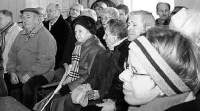 Großes Interesse vor der entscheidenden Gemeinderatssitzung.
FOTO: KAB Großes Interesse vor der entscheidenden Gemeinderatssitzung.
FOTO: KAB