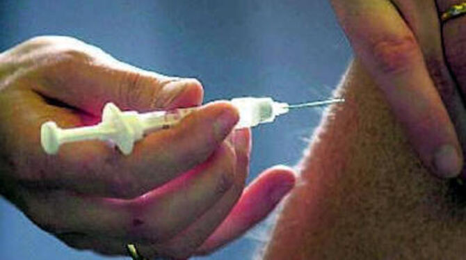 Um eine Grippe-Infektion zu vermeiden, gilt: Vorbeugen ist besser als Heilen.
FOTO: DPA Um eine Grippe-Infektion zu vermeiden, gilt: Vorbeugen ist besser als Heilen.
FOTO: DPA