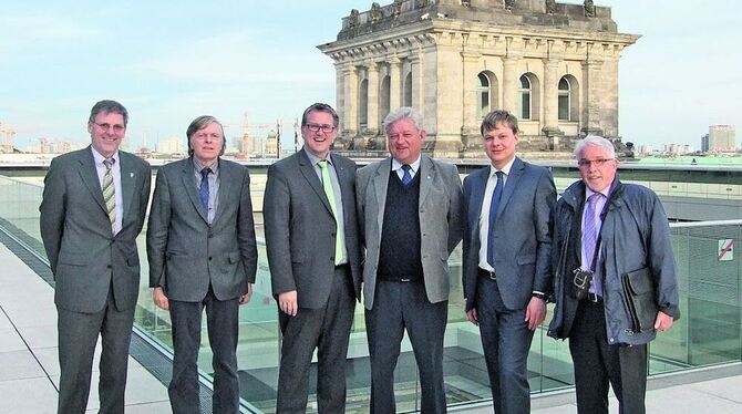 Werben gemeinsam für den Neubau des Albaufstiegs (von links): Wilfried Schneider, Arnold Sendler, der Reutlinger Bundestagsabgeo