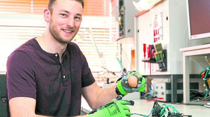 Für das, was Simon Springmann entwickelt hat, ist ein rohes Ei das beste Demonstrationsobjekt: Wie kräftig muss oder darf man es