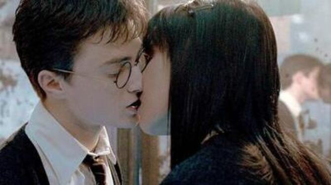 Keine Zauberei: Harry Potter lernt küssen. FOTO: VERLEIH