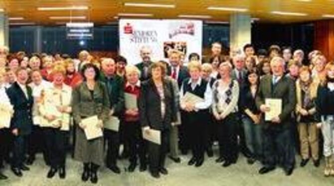 Vorbildlicher Dienst an älteren Mitmenschen: Arbeitskreise und Einzelpersonen aus dem ganzen Kreis ehrte die Seniorenstiftung am