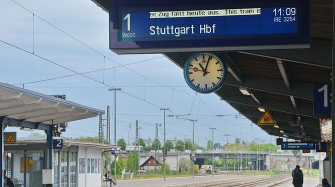 Der eine Zug fährt, der andere fällt aus: Auf den Bahnhöfen von Reutlingen (Bild) und Tübingen herrscht Gelassenheit.  GEA-FOTO: