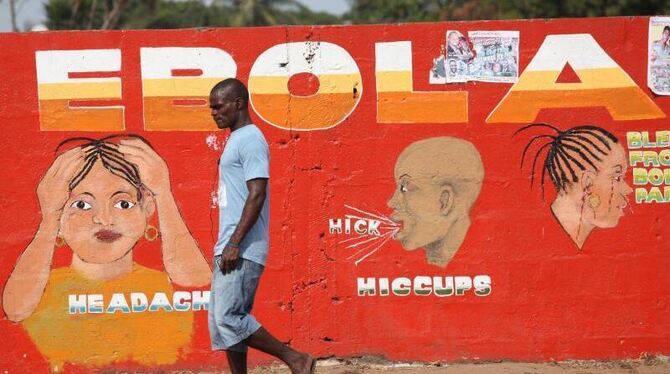 Ebola-Symptome sind auf einer Wand im liberianischen Monrovia aufgemalt. Foto: Ahmed Jallanzo