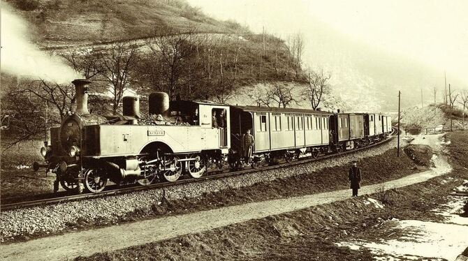 Die Honauer Steige nach dem Endausbau 1893 mit der Zahnradlok Fz 691 Achalm (aus dem Buch »Die Echaztalbahn« von Helmut Bader; S