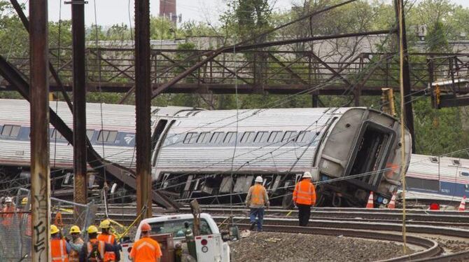 Der entgleiste Amtrak-Zug in Philadelphia. Foto: Mark Stehle Der entgleiste Amtrak-Zug in Philadelphia. Foto: Mark Stehle