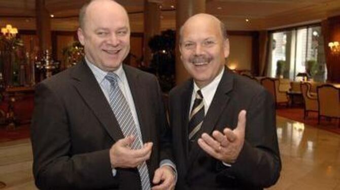 Der alte (links) und der neue Präsident des Europäischen Zeitungsverlegerverbands, Per Lyngby und Valdo Lehari jun. FOTO: DAVID