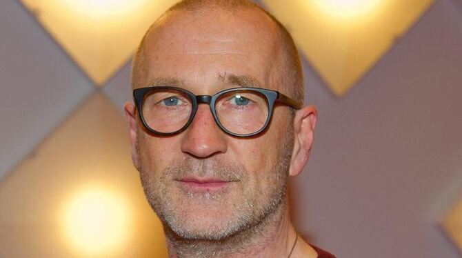 Der Schauspieler Peter Lohmeyer mit Dreitagebart. Foto: Daniel Bockwoldt