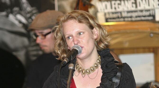 Jazz-Sängerin Claudia Vorbach bei ihrem Auftritt mit ihrer Band im Jazzclub in der Mitte. FOTO: JÜSP