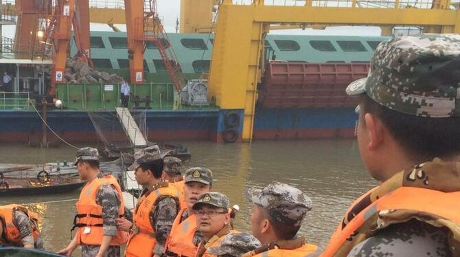 Ein Passagierschiff mit mehr als 450 Menschen an Bord auf dem Jangtse-Strom in Zentralchina gesunken. Foto: Yuan Zheng