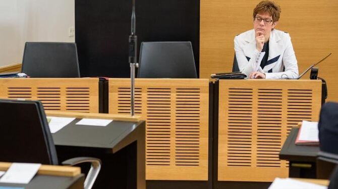 Die saarländische Ministerpräsidentin Annegret Kramp-Karrenbauer im Plenarsaal des Landtags in Saarbrücken. Foto: Oliver Diet