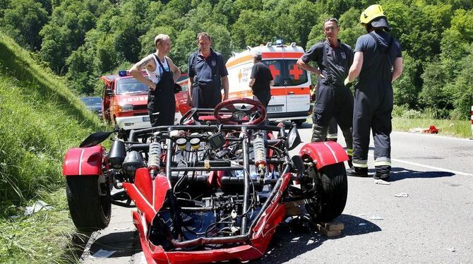 Der Fahrer wurde in seinem Trike eingeklemmt.