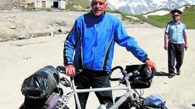 Unterwegs mit einem normalen Touren-Rad, das seinen Namen wirklich verdient: Roland Haid.
FOTO: PR