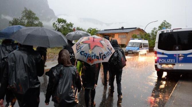 Demonstranten vor Beginn des G7-Gipfels in Garmisch-Partenkirchen. Foto: Felix Kästle