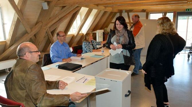 Das Wahllokal im Würtinger Rathaus – hier bei der Bundestagswahl 2013 – ist auch für Wähler mit Rollator oder Rollstuhl erreichb