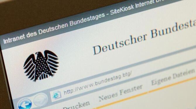 Beim Cyber-Angriff auf den Bundestag soll auch ein Rechner aus dem Bundestagsbüro von Angela Merkel infiziert worden sein. Fo