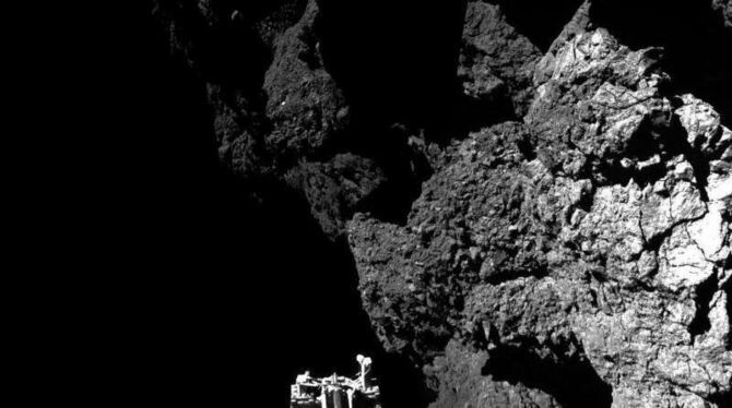 Der Landeroboter »Philae« hat sich nach Monaten der Funkstille wieder gemeldet und Daten vom Kometen 67P/Tschuriumov-Gerasime