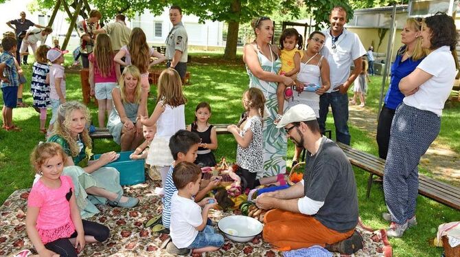Vor allem der Nachwuchs kam beim Fest des Kinderhauses Franziskus auf seine Kosten. GEA-FOTO: PACHER