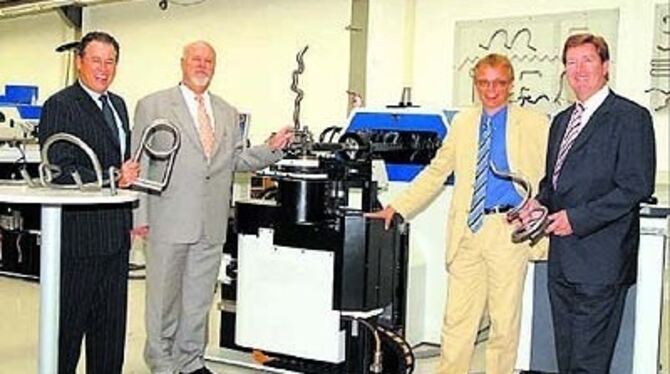 Das Standbein &raquo;Maschinen zur Herstellung von Rohren&laquo; hat für den Vorstand der AG (von rechts) Thomas Hösle (Vorsitz)