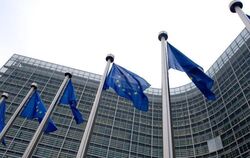 Europafahnen wehen vor dem Gebäude der Europäischen Kommission in Brüssel. Foto: Inga Kjer