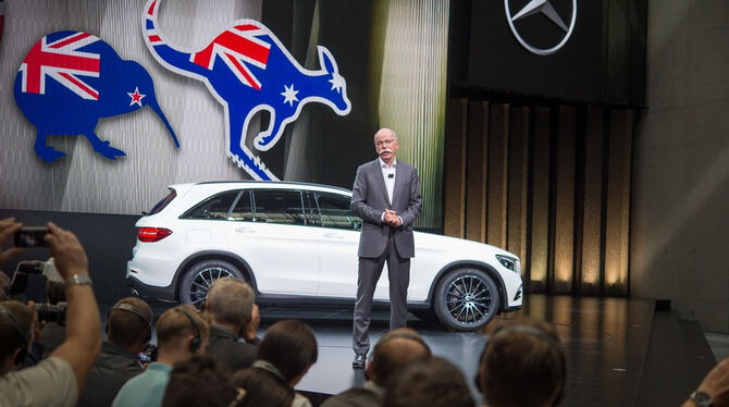 On- und Offroader: Das neue Mittelklasse-SUV Mercedes GLC auf der Bühne von Hugo Boss in Metzingen.
