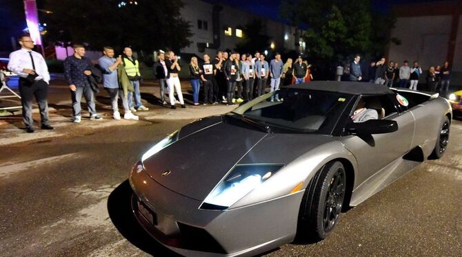 Luxus-Sportwagen aus ganz Deutschland, Österreich und der Schweiz: Freunde und Kunden der Melchinger Luxus-Autohändler Kanz traf