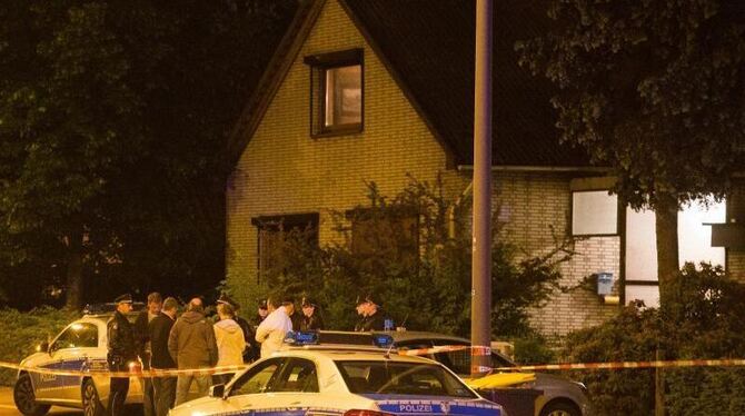 Ob der Hausbewohner aus Notwehr handelte, ist unklar. Foto: Daniel Bockwoldt Ob der Hausbewohner aus Notwehr handelte, ist unklar. Foto: Daniel Bockwoldt