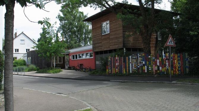 Vor Jahren schon wurde das Kinderhaus in der Brühlstraße zum Teil aufgestockt: Künftig wird sich die obere Etage über die ganze