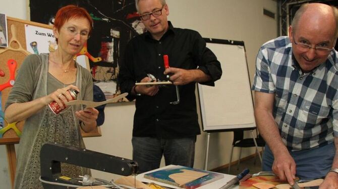 Sie greifen tagtäglich zu unterschiedlichen Werkzeugen für die Erziehungsberatung (von links): Monika Feldhahn, Helmut Pass und