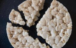 Reiswaffeln gelten als gesunder Snack. Doch nun rät ein Bundesinstitut dazu, Babys und Kleinkinder nur ab und zu daran knabbe