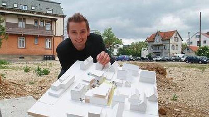 Was noch Modell ist, soll bald schon Realität werden: Damir Smoljan zeigt, wie er die Wüstenei auf dem alten Metzinger Posthof b