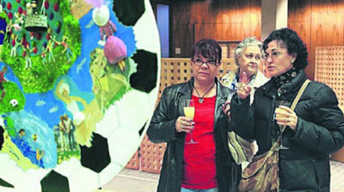 Über das Modell-Sägewerk mit Langholztransport staunten Jung und Alt. 
FOTO: PK