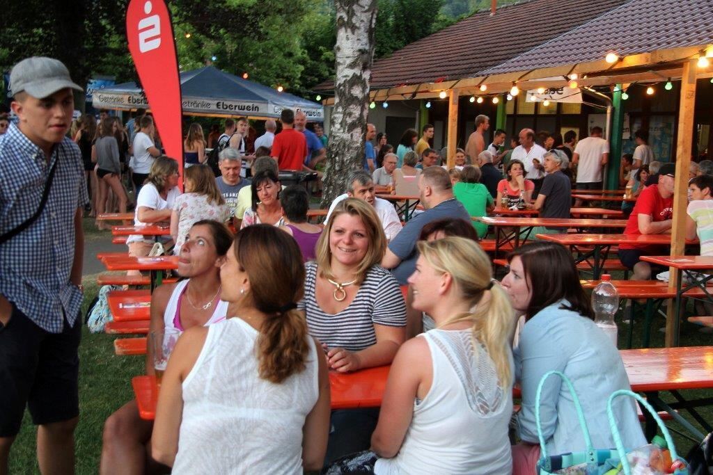 DLRG Poolparty im Pfullinger Freibad 2015